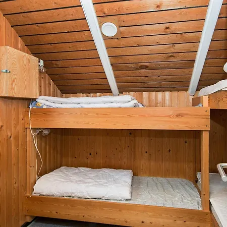 6 Person In Nyaraló *